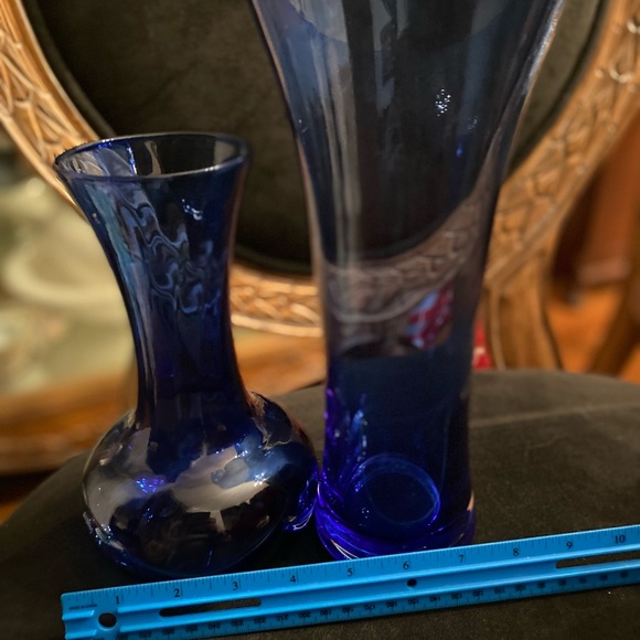 Two Blue glass flower vases. - Picture 4 of 9